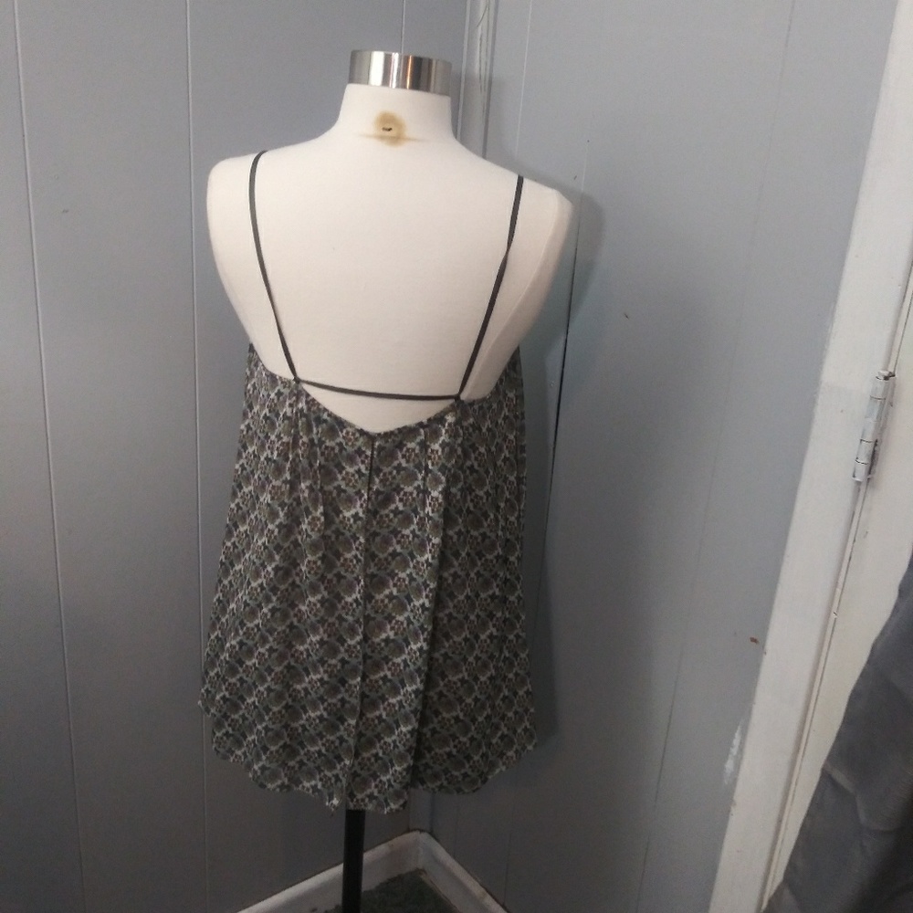 Elizabeth and James Hi Low Green Floral Ta… - Picture 2 of 8